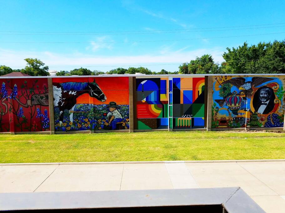 Located across from the 31st St murals
