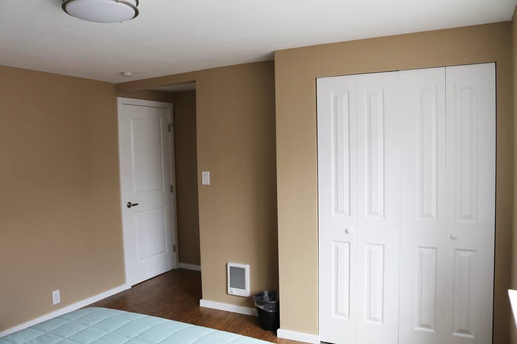 Room No.3, king size bed.