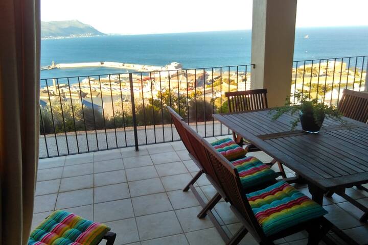 Harbour views from mountainside home gallery image 2