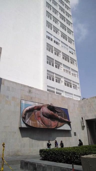 Bello y moderno edificio frente a la Alameda