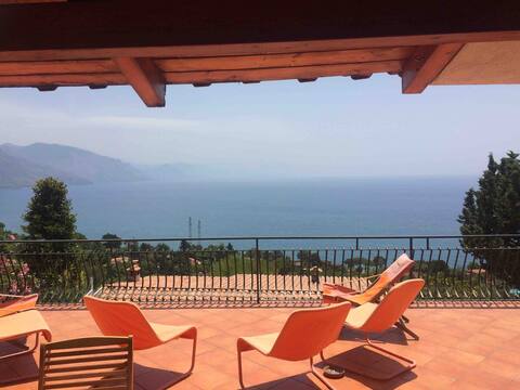 Super scenic villa with optional open boat x 6