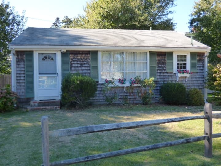 Willows Cottage West Cottages for Rent in Dennis, Massachusetts