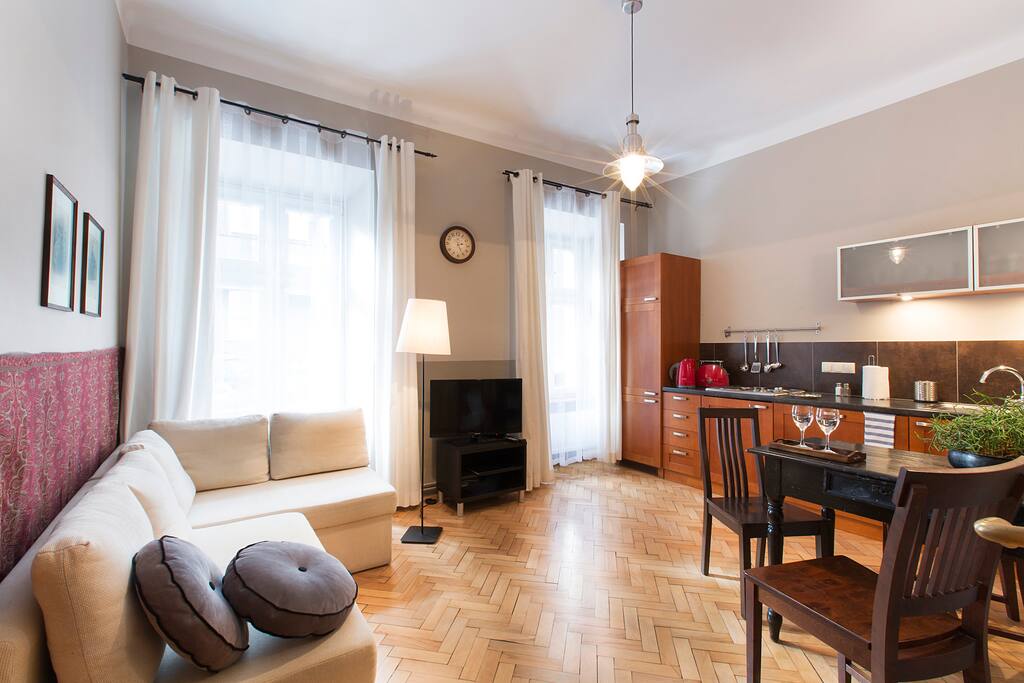 salon / kitchen