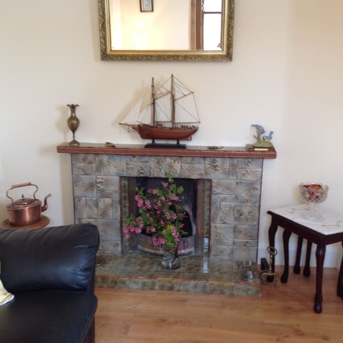 Parlour reading room