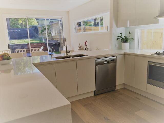 Brand new luxury house with heated pool & sea view