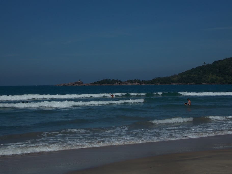 a praia com vista pra pontal da Fortaleza