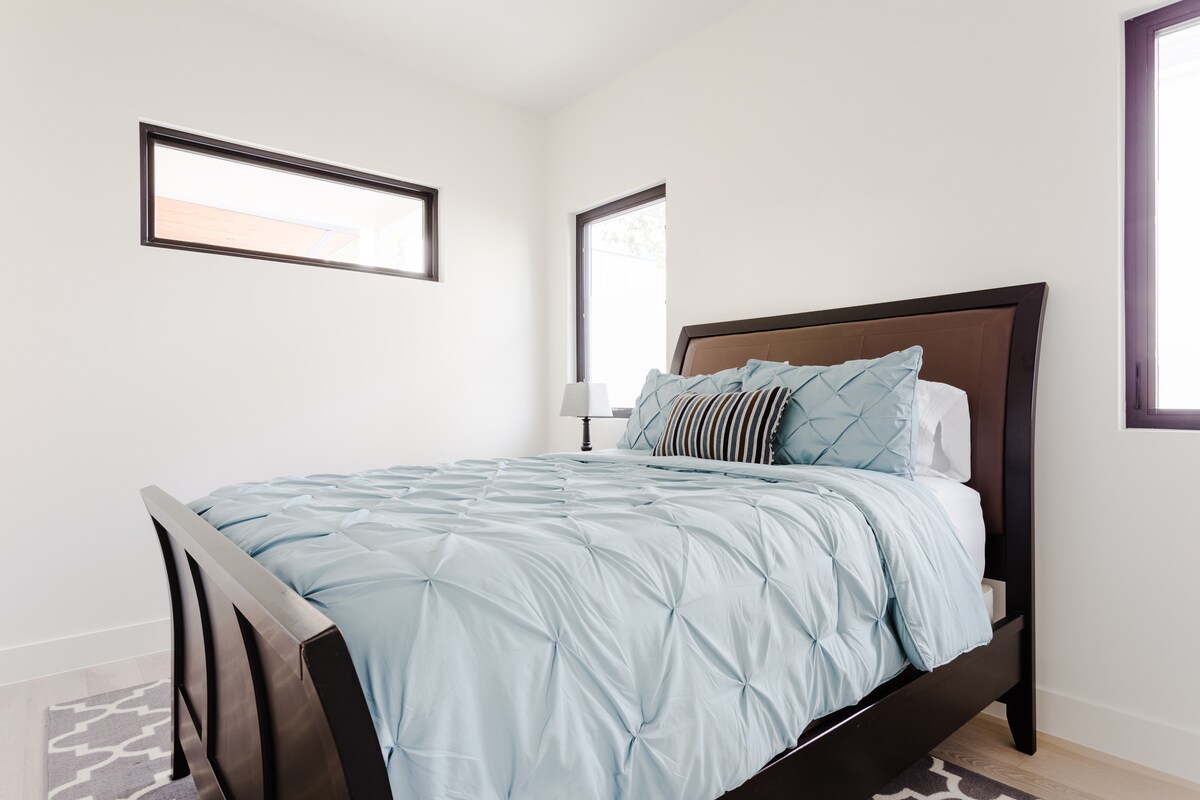 Bright & Modern SoCo Retreat, Minutes from DT!