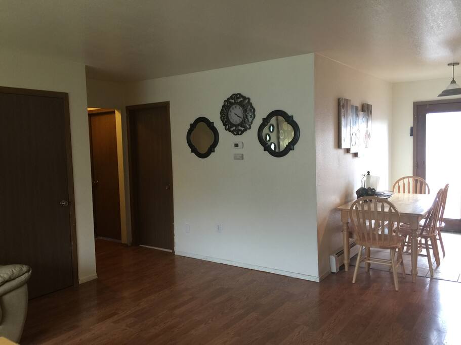 Hallway and kitchen table (seats 6)