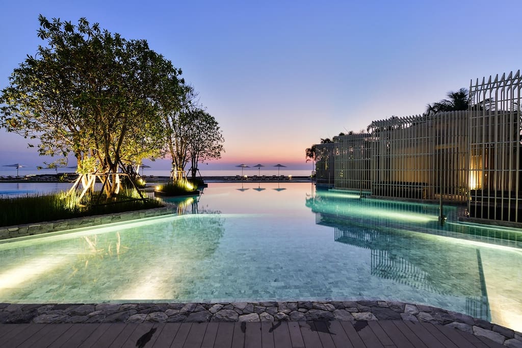 Sunset & Beach Pool