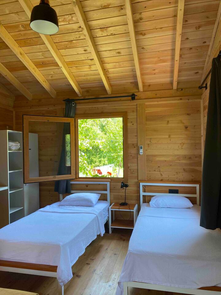 Vitanda 2 vya mtu mmoja 1*2 mt