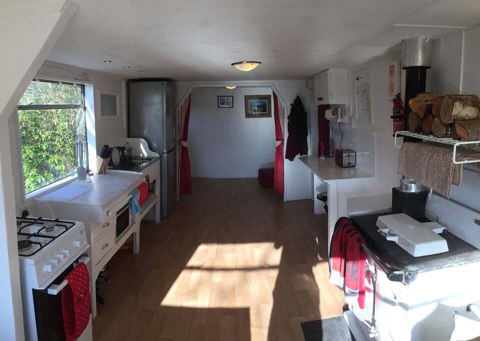 Kitchen and 'Snug' area
