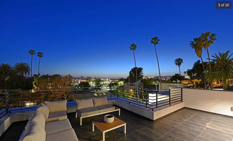 Luxurious Venice Pad with Amazing Rooftop Deck!! gallery image 4
