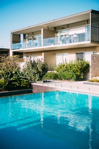 2 Bedroom Ocean View Villa @ Smiths Beach Resort gallery image 2