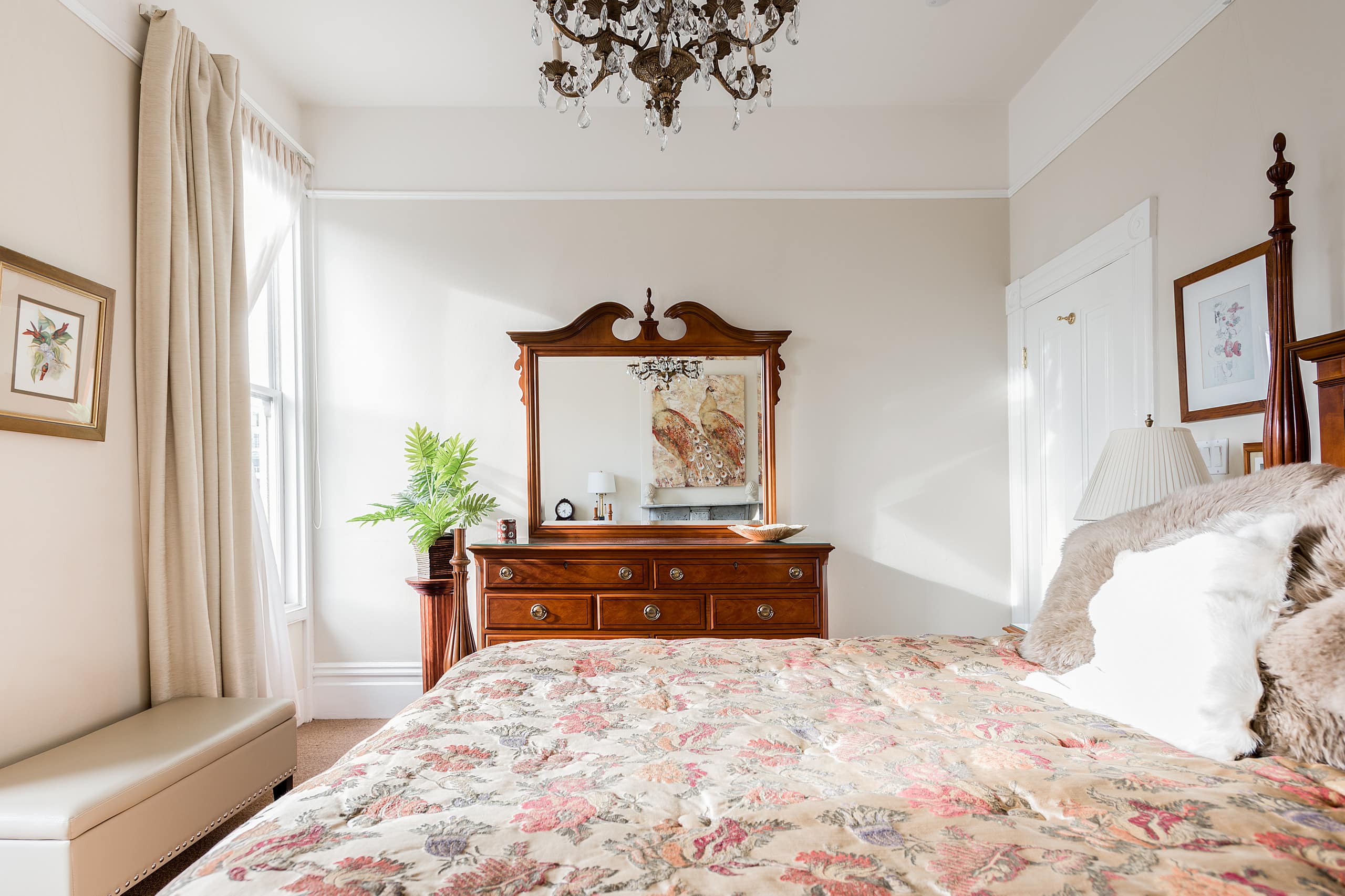 Home in San Francisco · ★4.85 · 4 bedrooms · 4 beds · 2 baths - Image 17