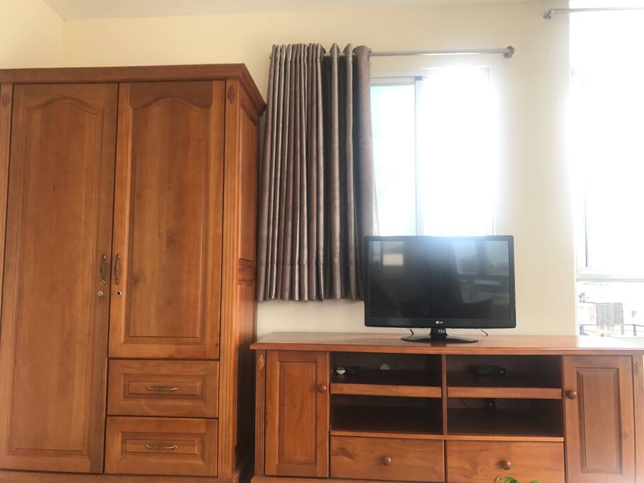 Tv in one brm apartment
