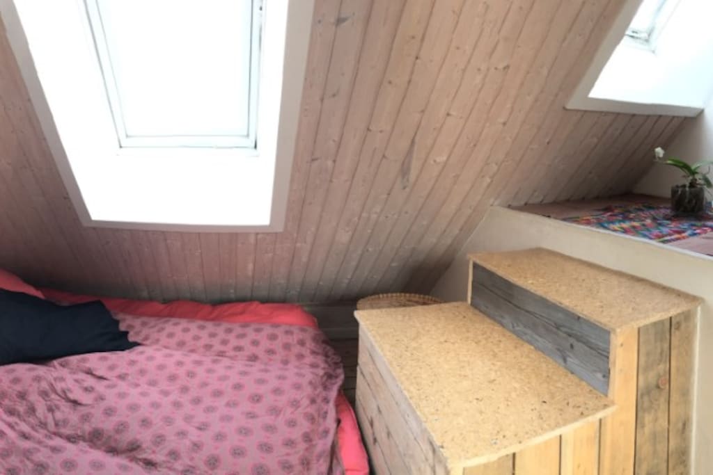 Lille soveværelse på 9 m2 på første sal
