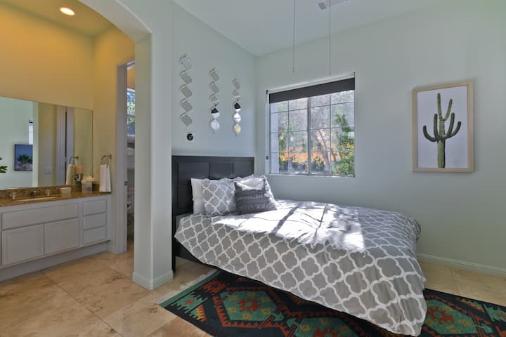 (Bedroom #3) Detached casita with queen bed.