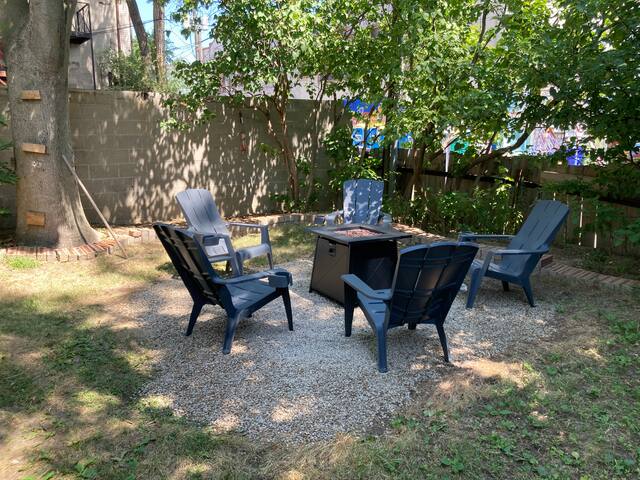 Lovely Leslieville, exploring nature in the city gallery image 5