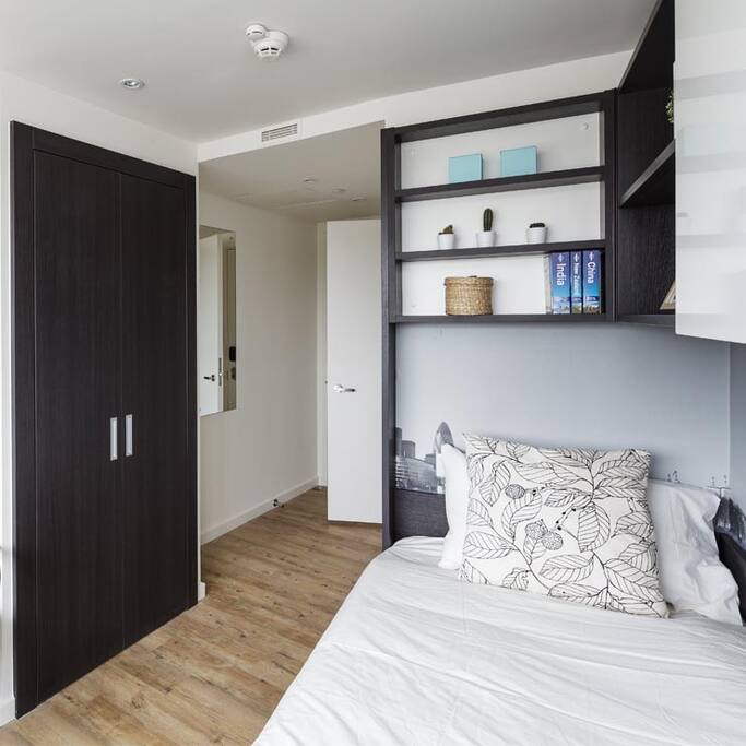 Ensuite Single Bed with Wooden Floor