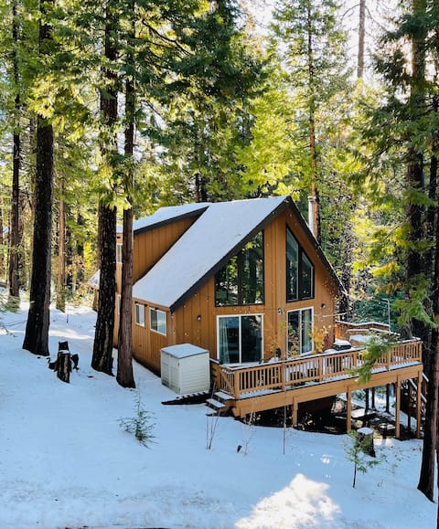 Airy Modern A-Frame 2BR+Big Loft w/private lake