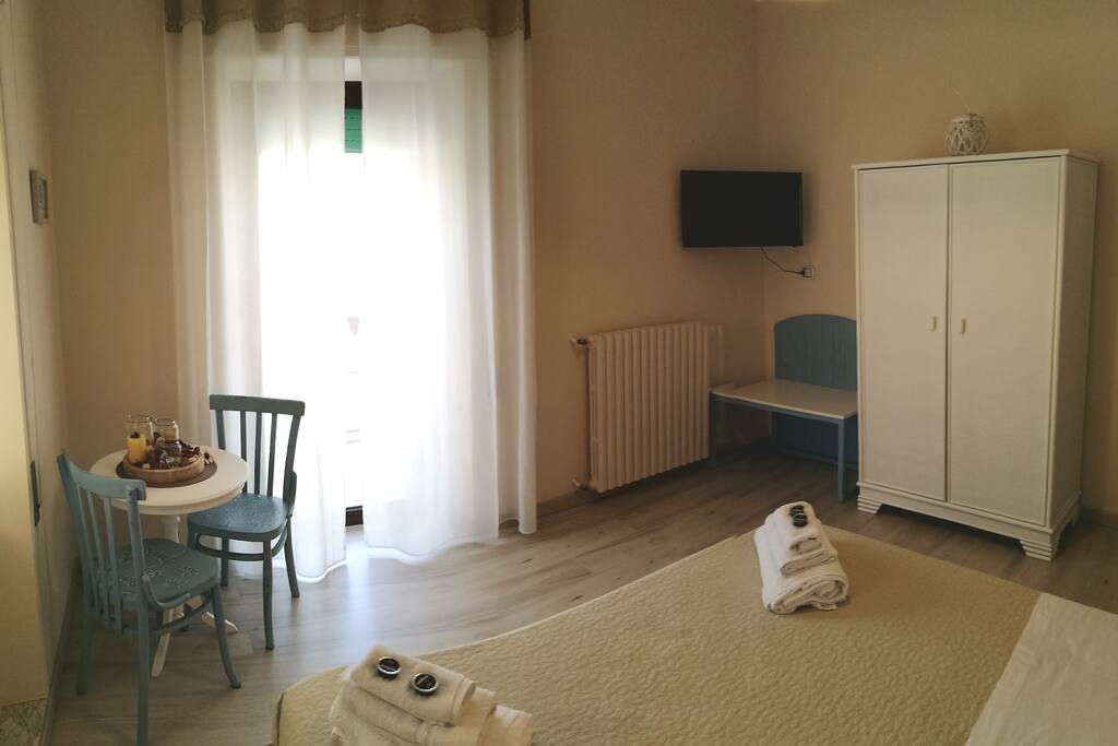 CAMERA LUCREZIA