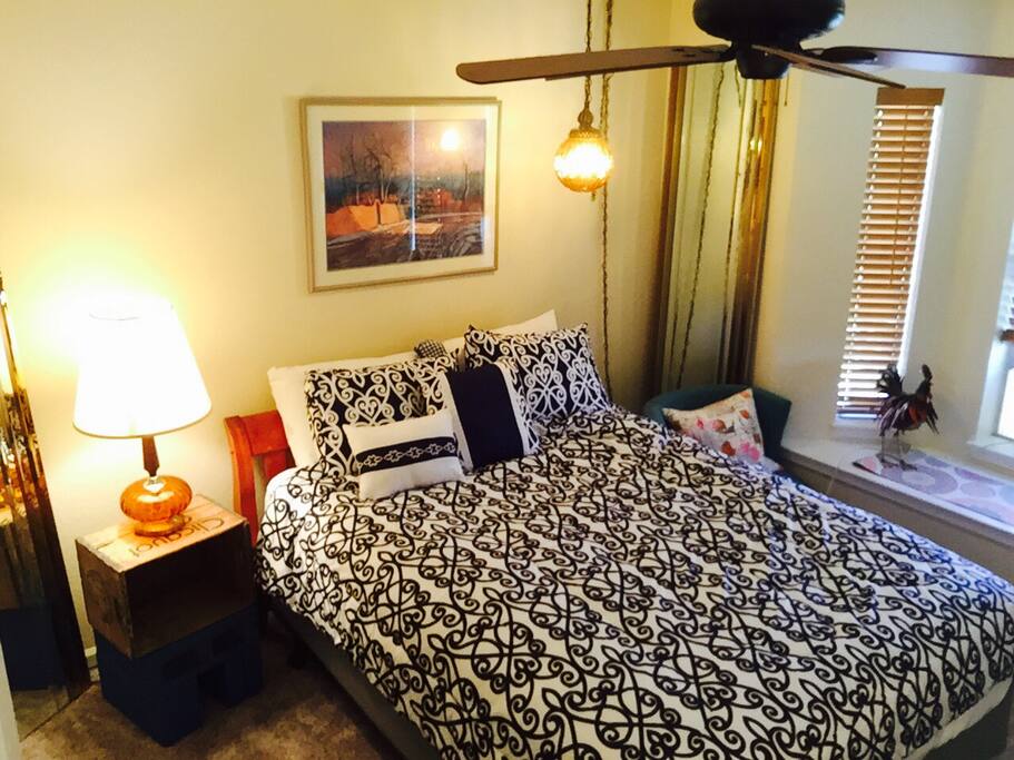 New queen bed, bedding, quiet room!