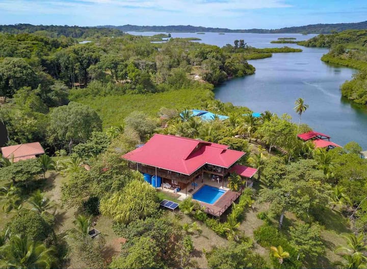 Tierra Oscura Holiday Rentals & Homes Bocas del Toro Province, Panama