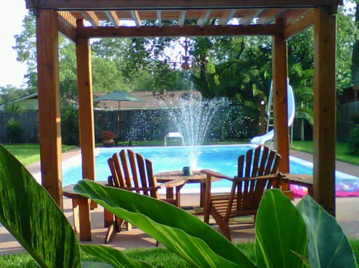Pool is Open and Waiting for You! Executive Home Houses for Rent in