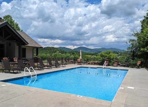 Peaceful Side Smoky Mountain Hip Vintage Condo