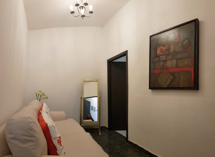 Obývacia izba s rozkladacou pohovkou pre jednu osobu