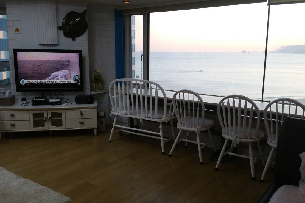 window bench
바다가 보이는 윈도벤치