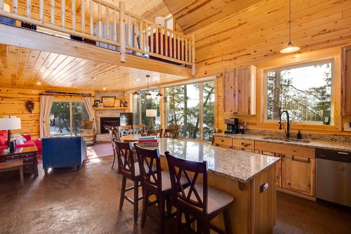 Seize the Good Life at Lakefront Cabin