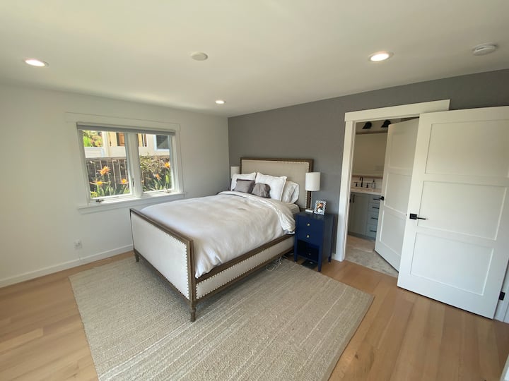 First Floor Guest Room w/ Queen Bed