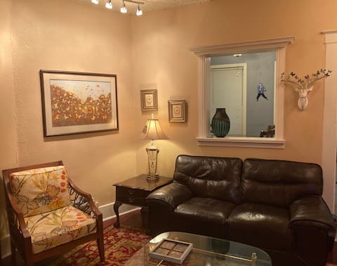 Popular Airbnb listing: Pegasus Lair, NoPetFee, Walk to Satellite Venue! in Crosstown