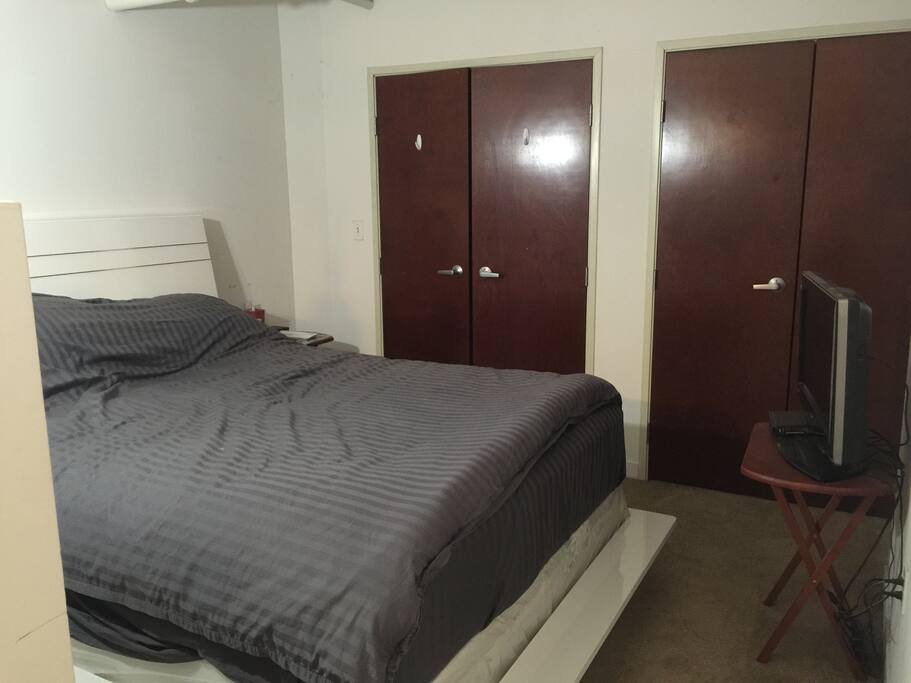 Master Bedroom: High quality Queen sz bed, TV (DirecTv) and plenty of closet space.
Please contact me for additional photos.