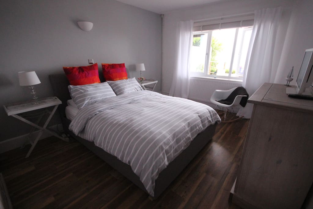 Bedroom with king size bed