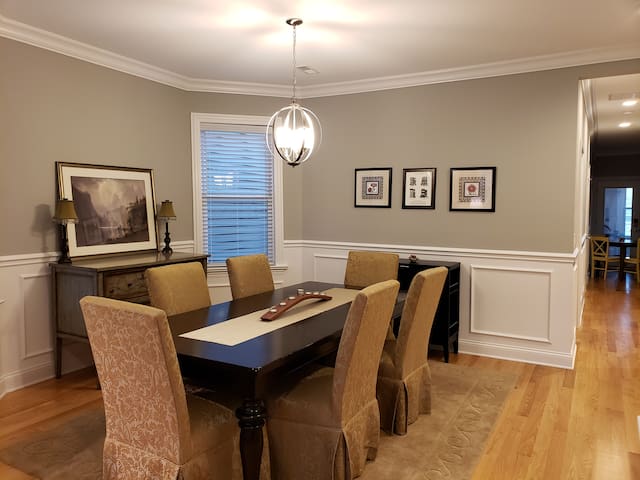 Newly renovated, Family/Kid Friendly, near Wrigley gallery image 3