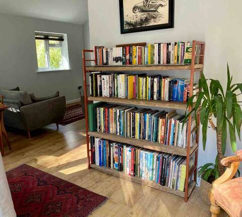 Top Airbnb: Cosy coastal cottage, perfect for walkers in Milford On Sea