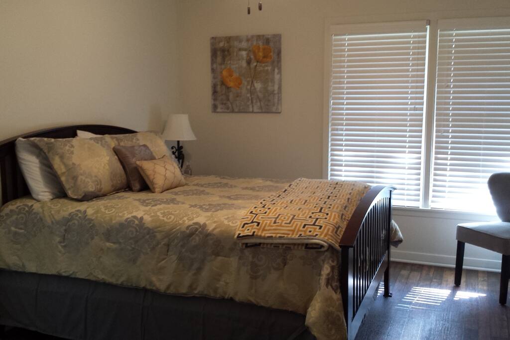 Guest Bedroom/Queen