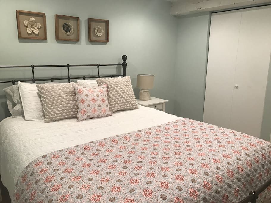 Queen size bed and large closet