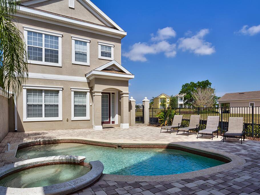 01Excite-7545HomeAway