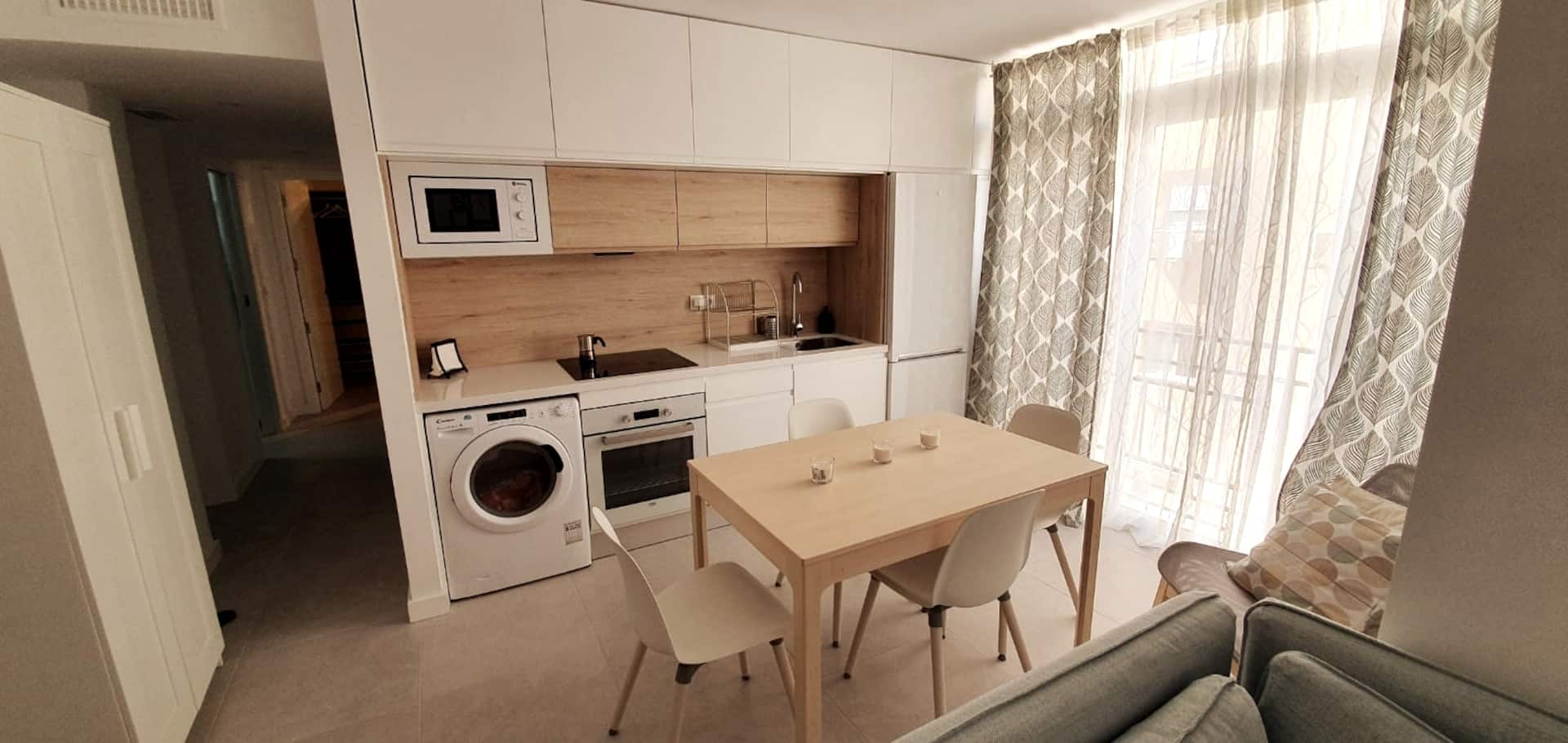 Cozy Apartment, Central AC, 2min from Beach — photo 2