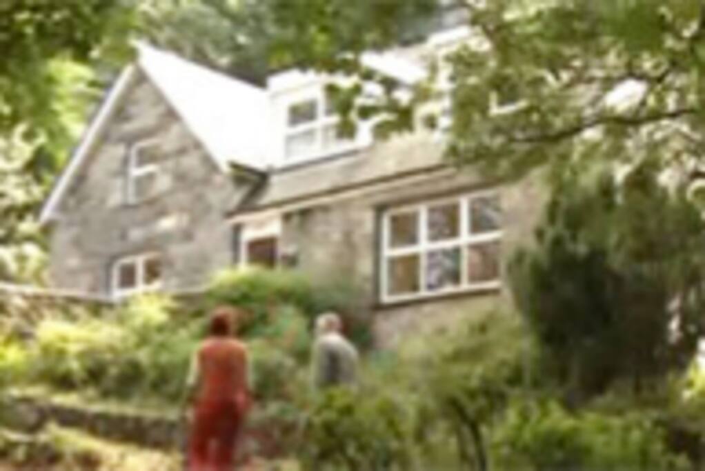 Quiet, peaceful, woodland location adjacent to a river, relax, recharge, connect...