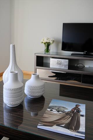 All services included! Apt 2-Bedroom river view gallery image 4