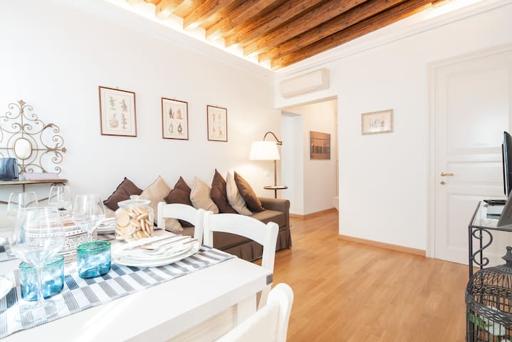 Casa Claudia ai Frari – Elegant Apt in Dorsoduro