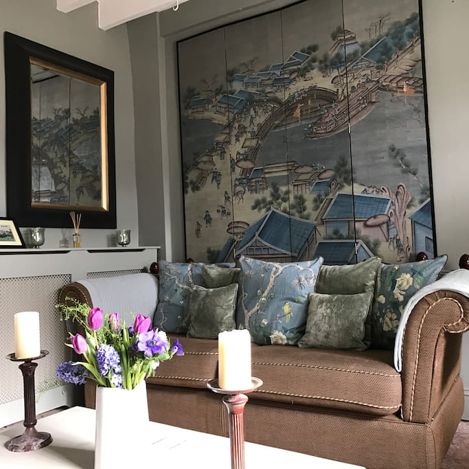 Sitting Room seats 6