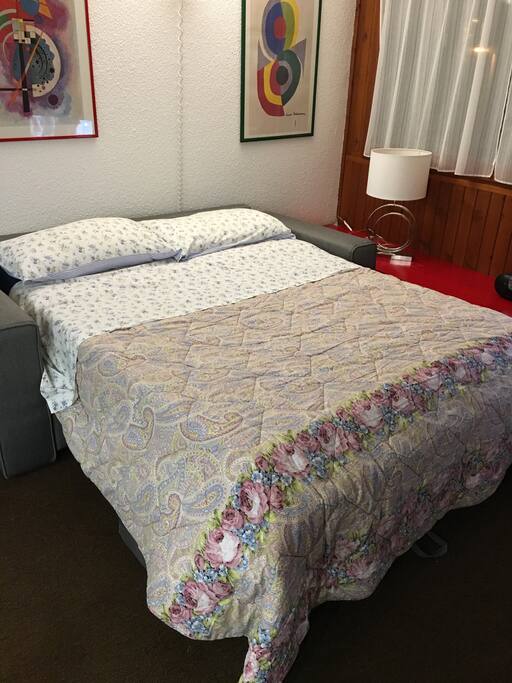 Divano letto aperto