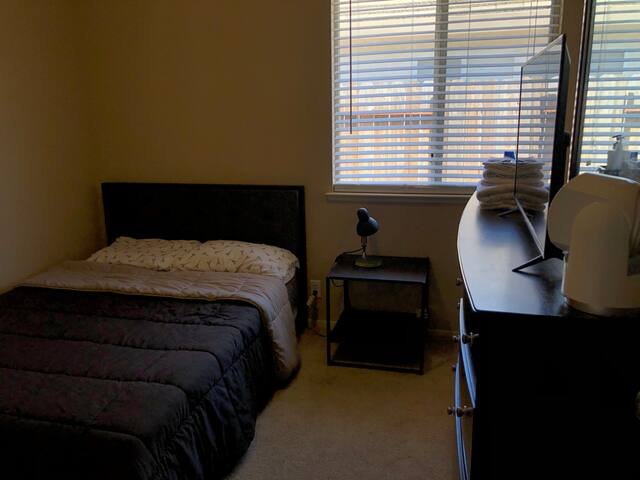 Private Room near Starbucks, Mcdonalds, Freeway 99