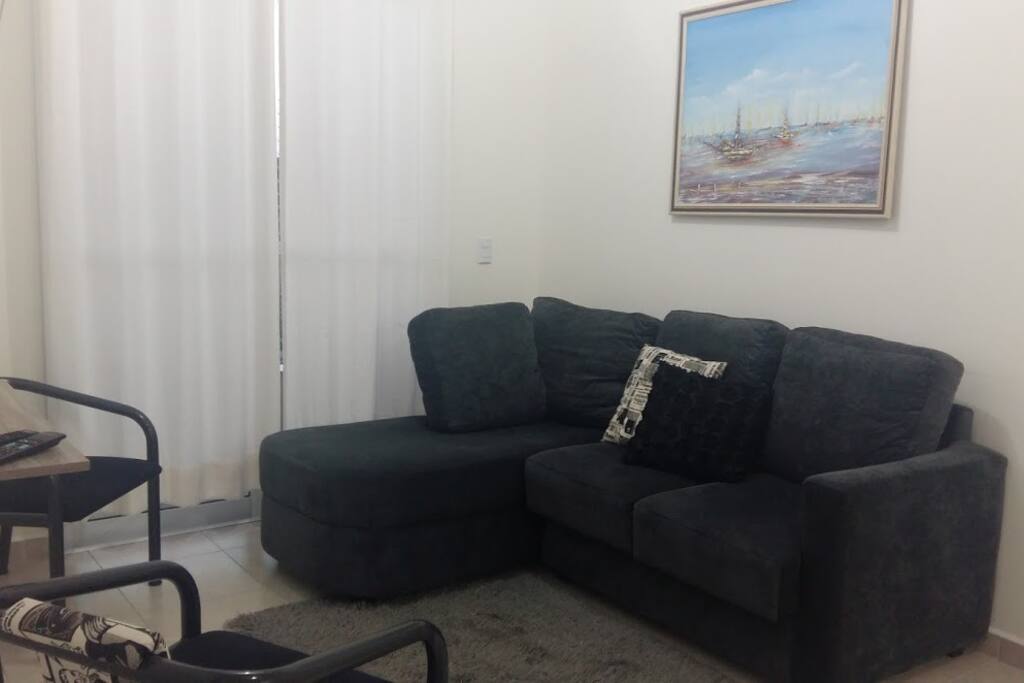 sala com sacada, espaço bastante confortável