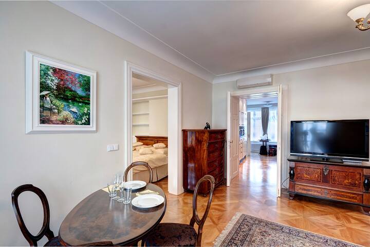The White Swan A/C, 2 bedrooms Apartment, centre gallery image 5